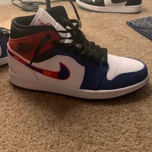 Air Jordan 1 MID SE White/University Red-Rush Blue Blanc/Universite Rouge Size 9